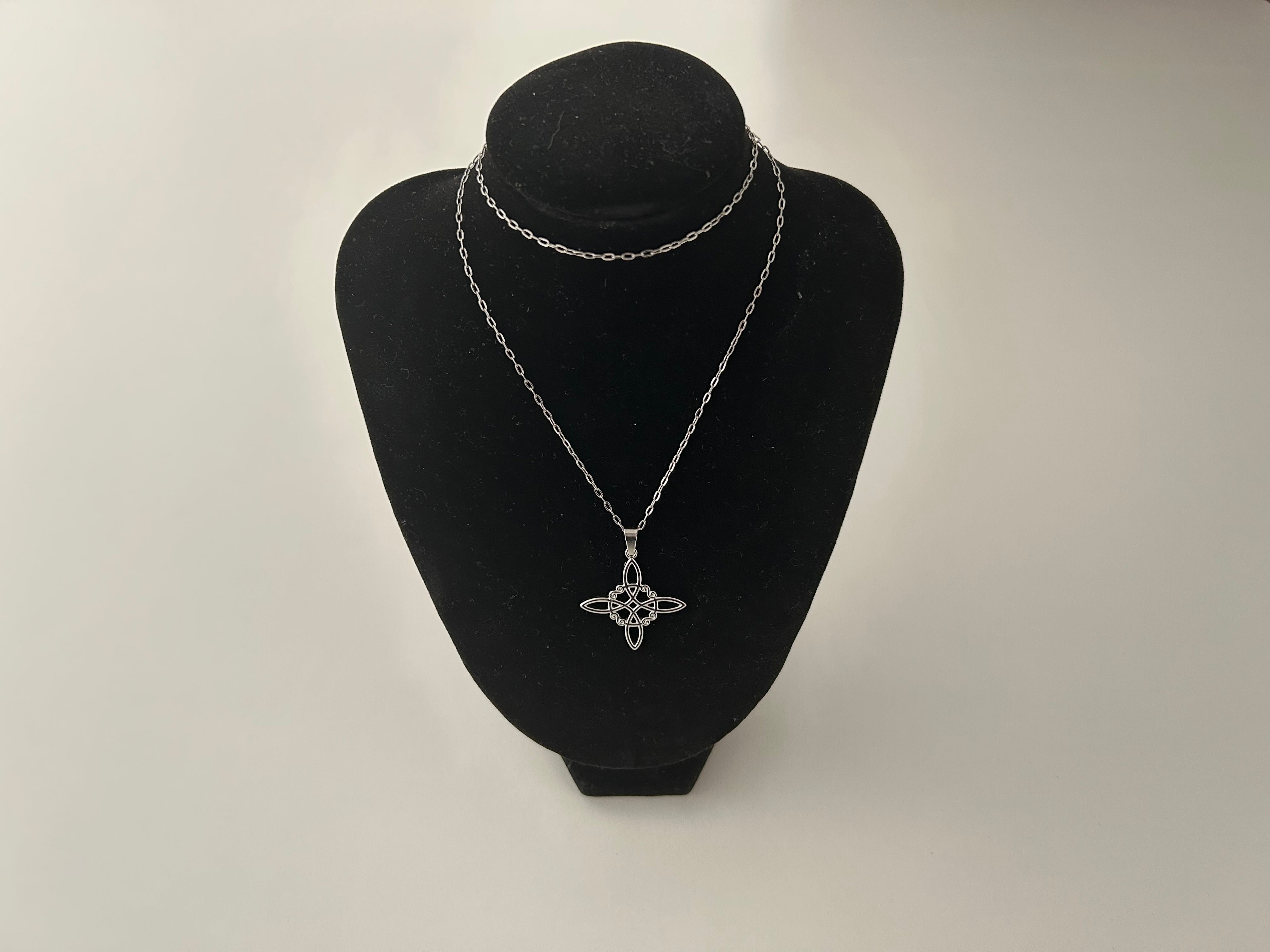 Cadena + colgante nudo de Bruja