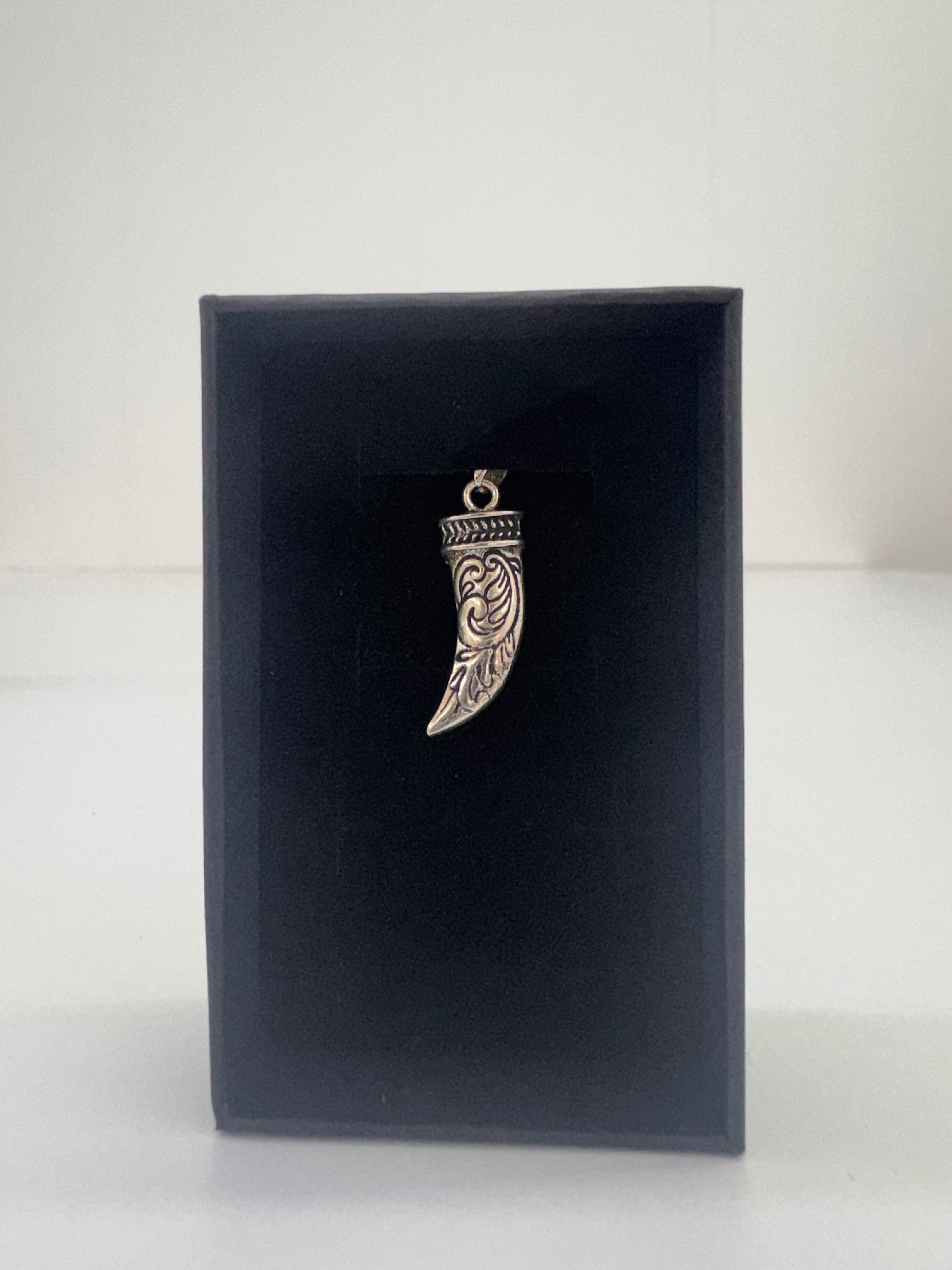 Colgante de plata Cuerno Grabado